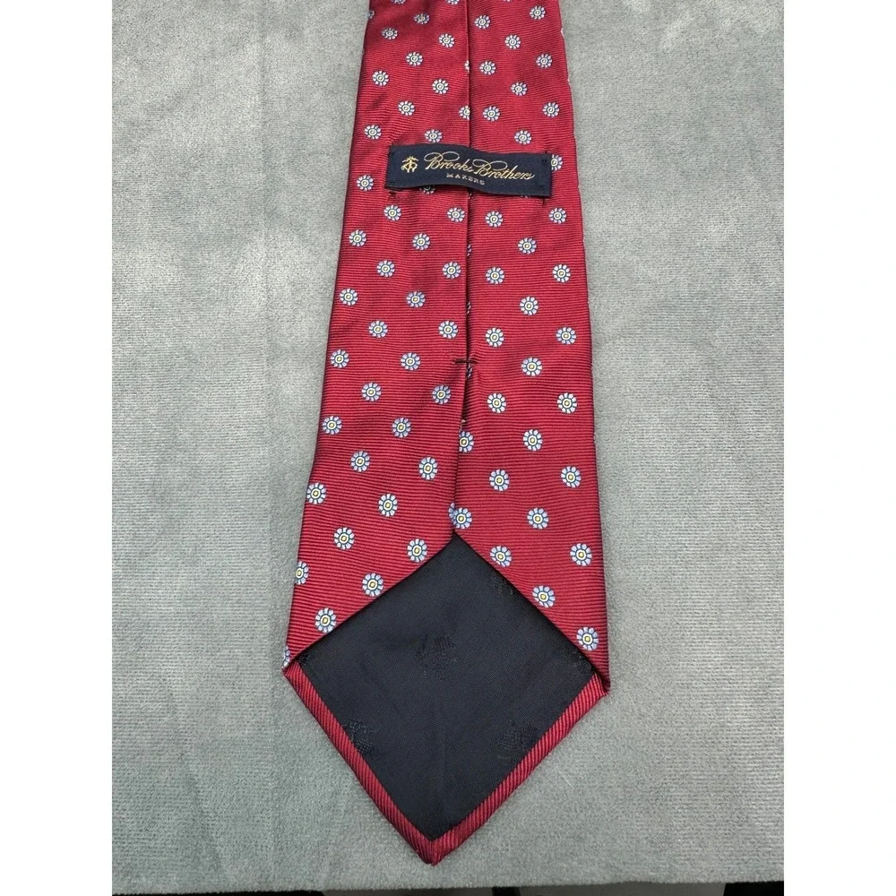 Brooks Brothers Makers Red Floral Silk Tie Made in USA 346 Classic Woven Italy‎
